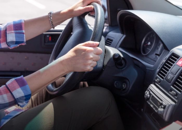Manual vs Automatic Driving Lessons: Which Should You Choose?